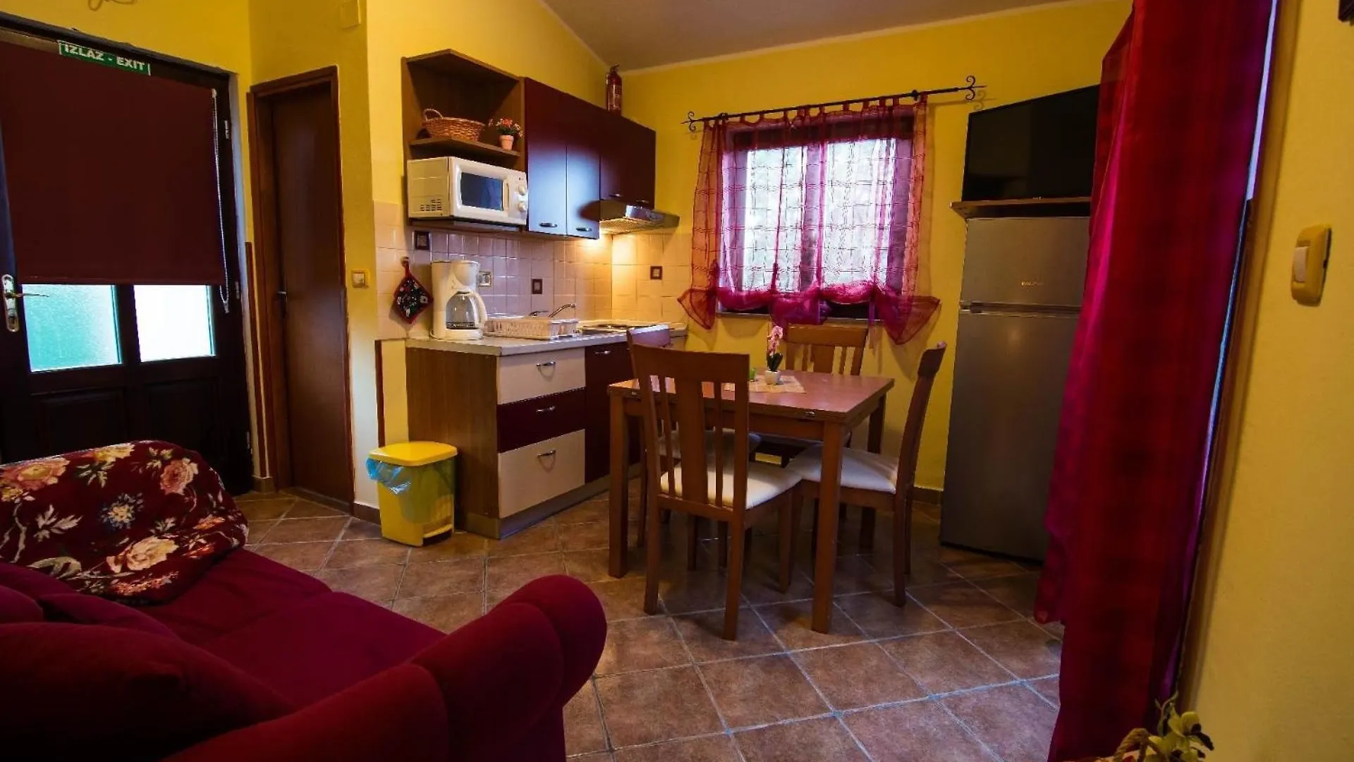 Apartment Ferienwohnung Fuer 4 Personen Ca 30 Qm In Rakalj, Istrien Bucht Von Rasa Kroatien